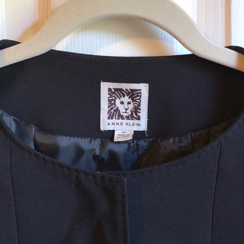 *SOLD* Anne Klein Black Button Down Peplum Blazer - Picture 2 of 6